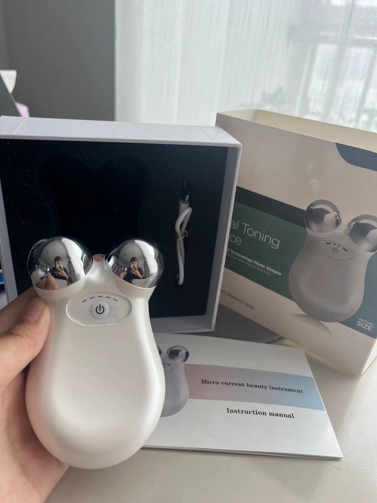 Factory Supply Anti-Aging Face Lifting Massager Skin Tightening Rejuvenation Microcurrent Facial Toning Device