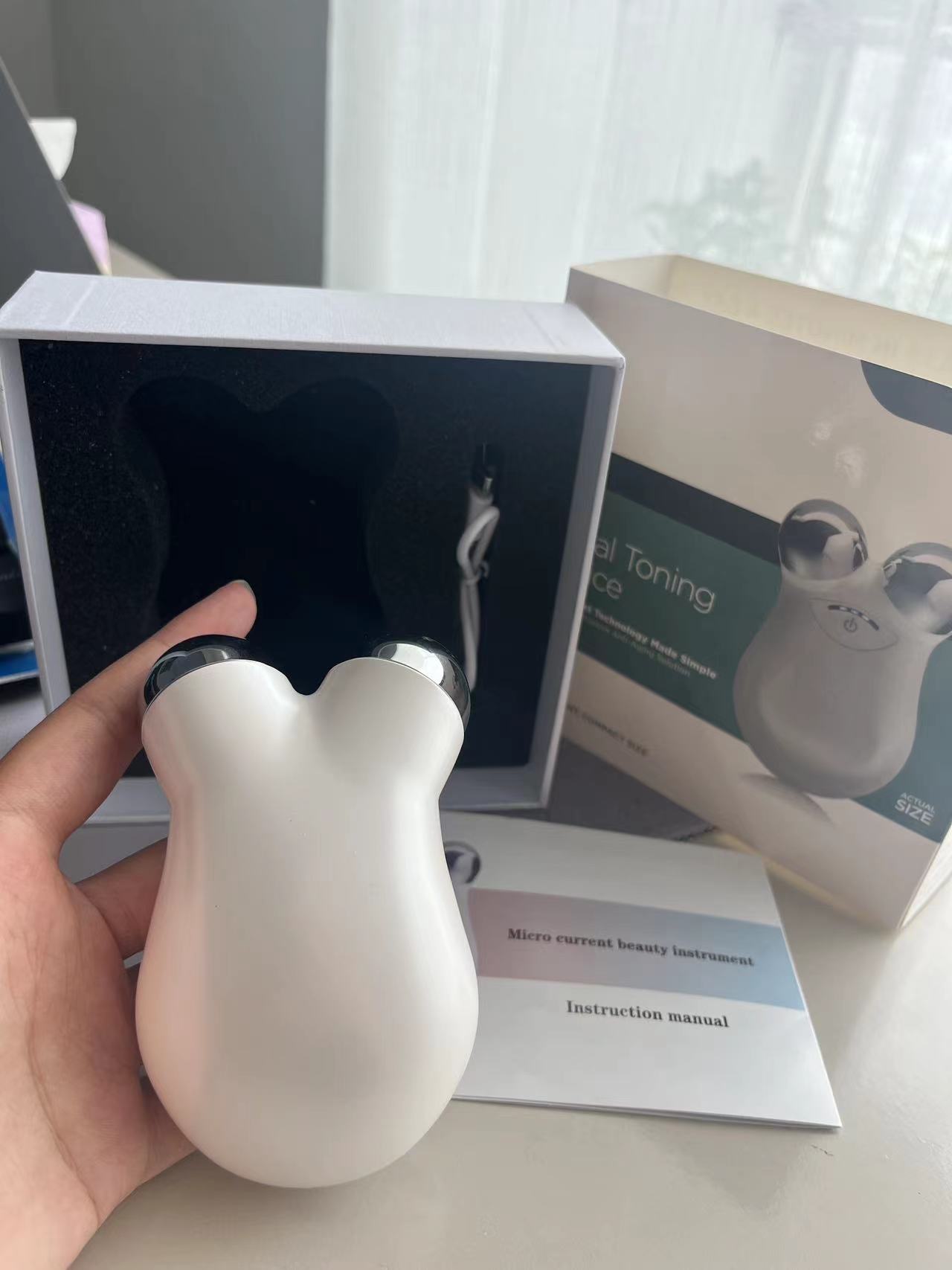 Factory Supply Anti-Aging Face Lifting Massager Skin Tightening Rejuvenation Microcurrent Facial Toning Device