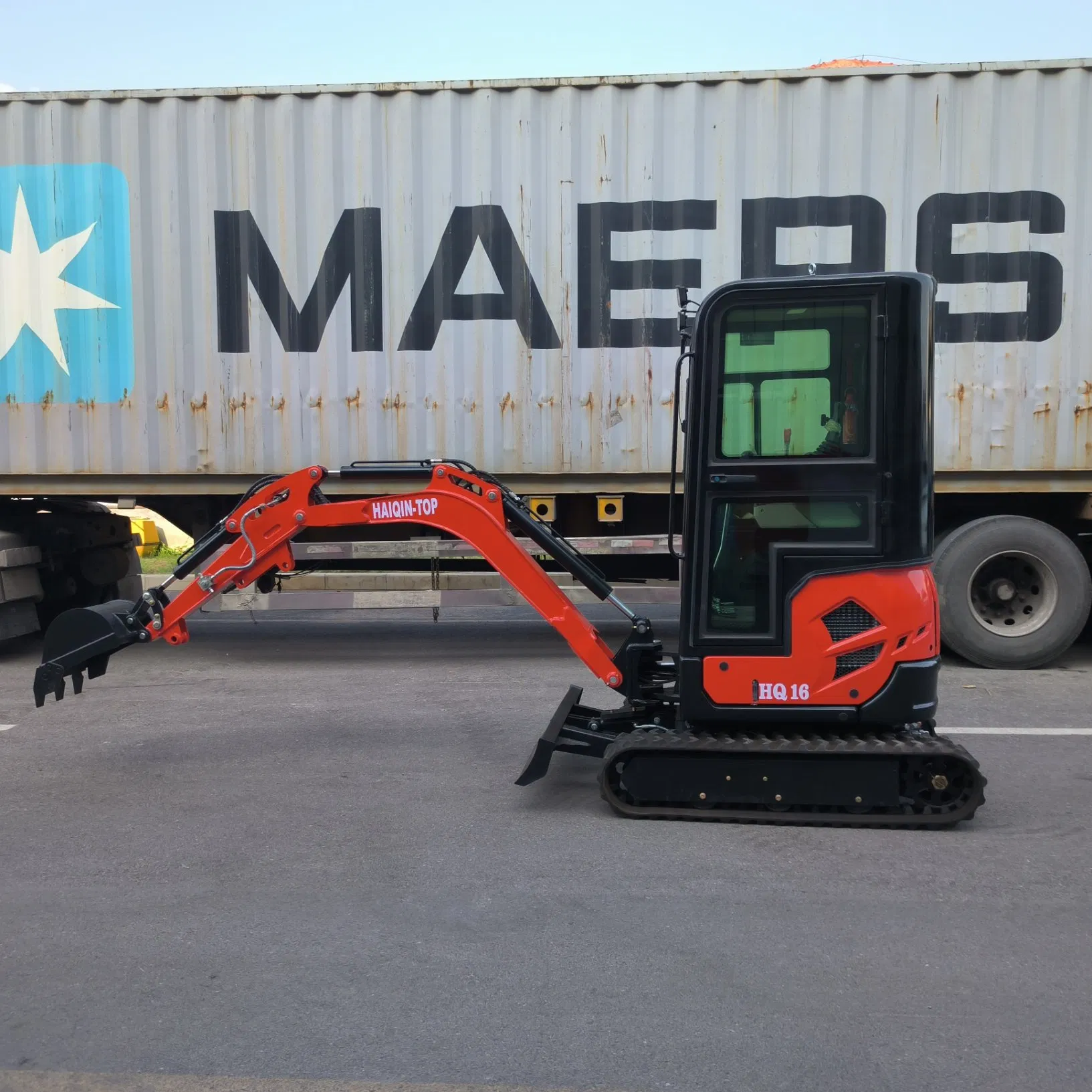 China Factory Selling (HQ16) with CE, Closed Cabin Nouman Mini Excavator