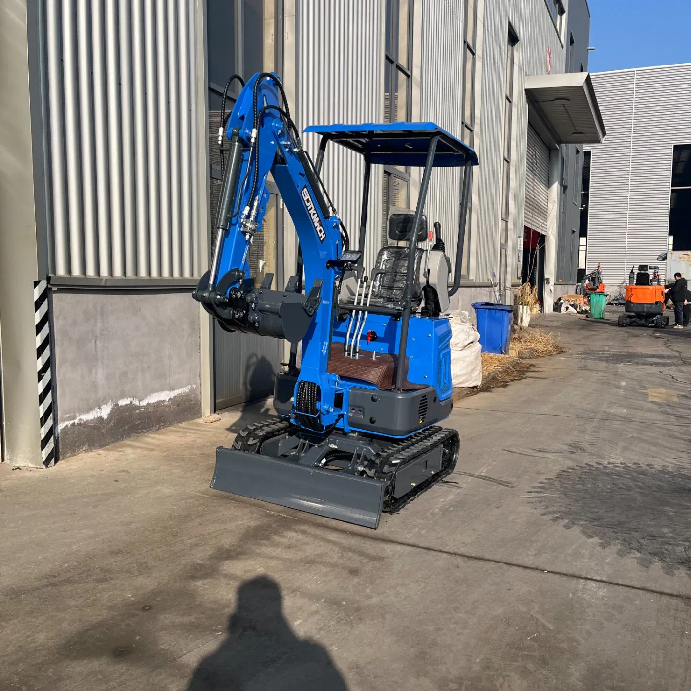 1.2 Ton Compact Mini Excavator Zero Tail Swing Design for Narrow Space Garden Farm Use CE EPA Certified