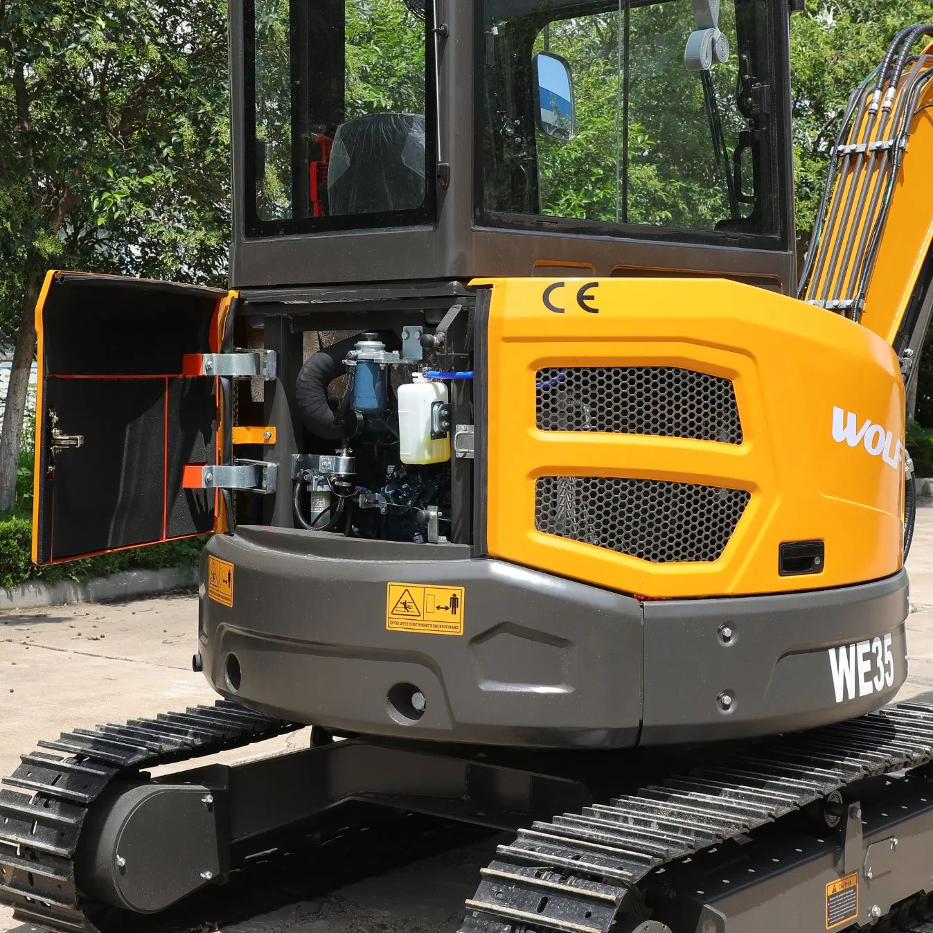 Wolf We35 3.5ton Mini Excavator with Hydraulic Thumb Bucket