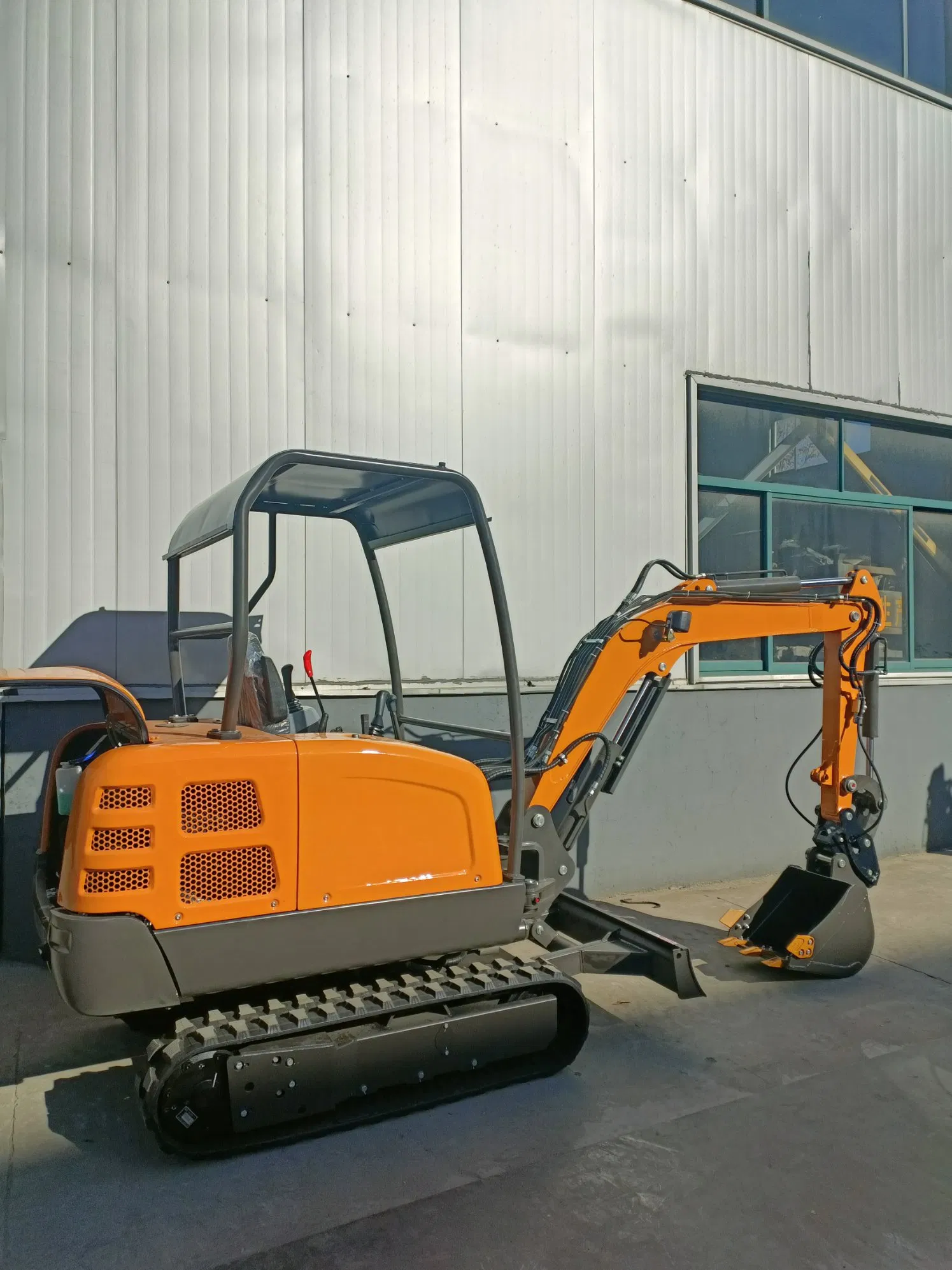 Standard Configuration Promotion Price 2 Tons Zero Tail Excavator with Boom Swing Mini Bagger Kubota Engine Crawler