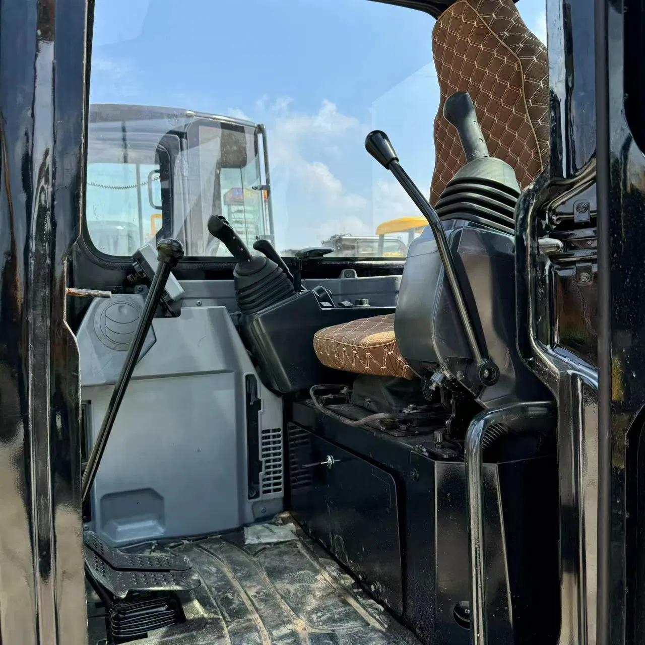 Factory Price Mini Used Cat 303.5e Excavator Cat 303.5 Mini Excavators Second Hand Machine Cat303.5 303.5 303 304 305 Zero Tail Digger with Side Swing Boom