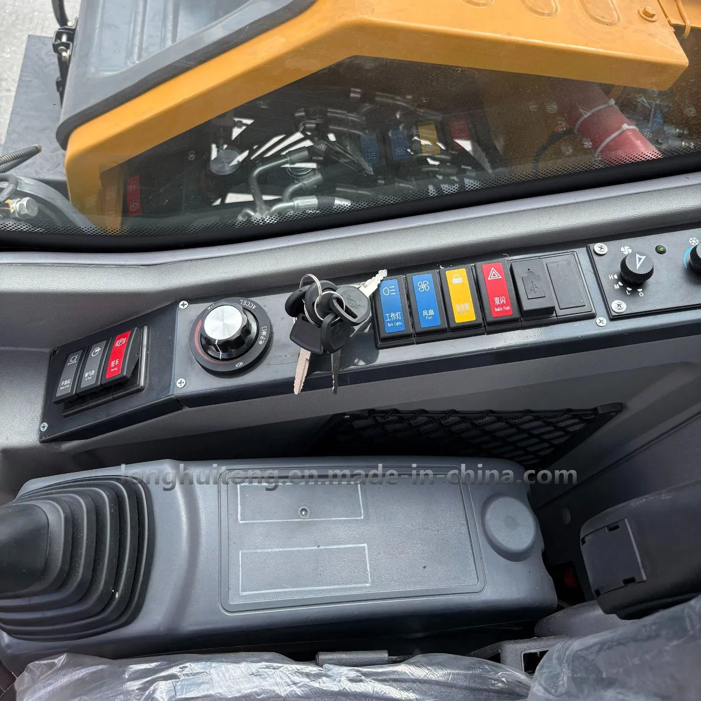 Mini Wheeled Excavator with 1 Seat and 32km/H Speed