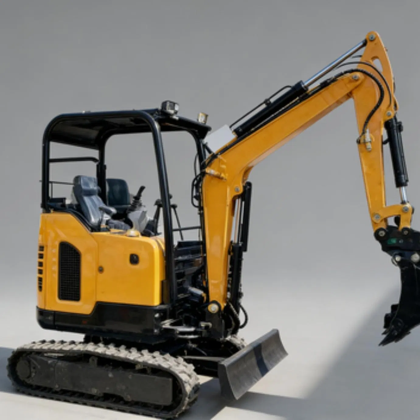 2.5 Ton Mini Crawler Excavator with Quick Hitch Connector Compatible with Multiple Attachments Auger Ripper Grapple Suitable for Multi Scenario Small Constructi