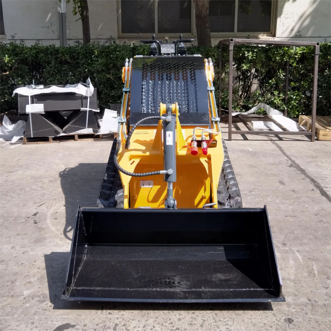 Chinese Best Rated Operating Capacity 200kg Compact Crawler Multifunctional Mini-Tractor Tracked Mini Skid Steer Loader for Sale