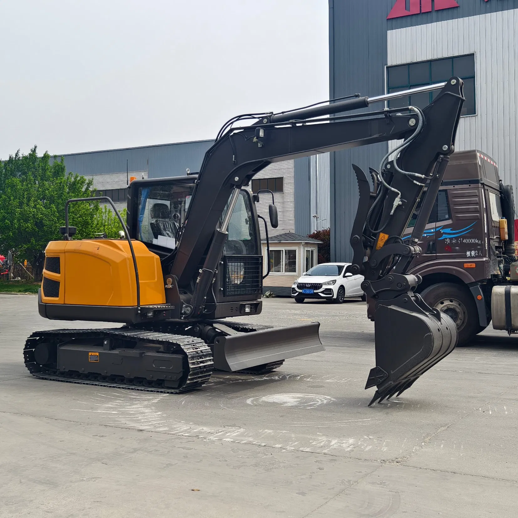 6.5 Ton Multi Functional Mini Excavator Hammer Auger Grapple Attachments for Engineering Demolition