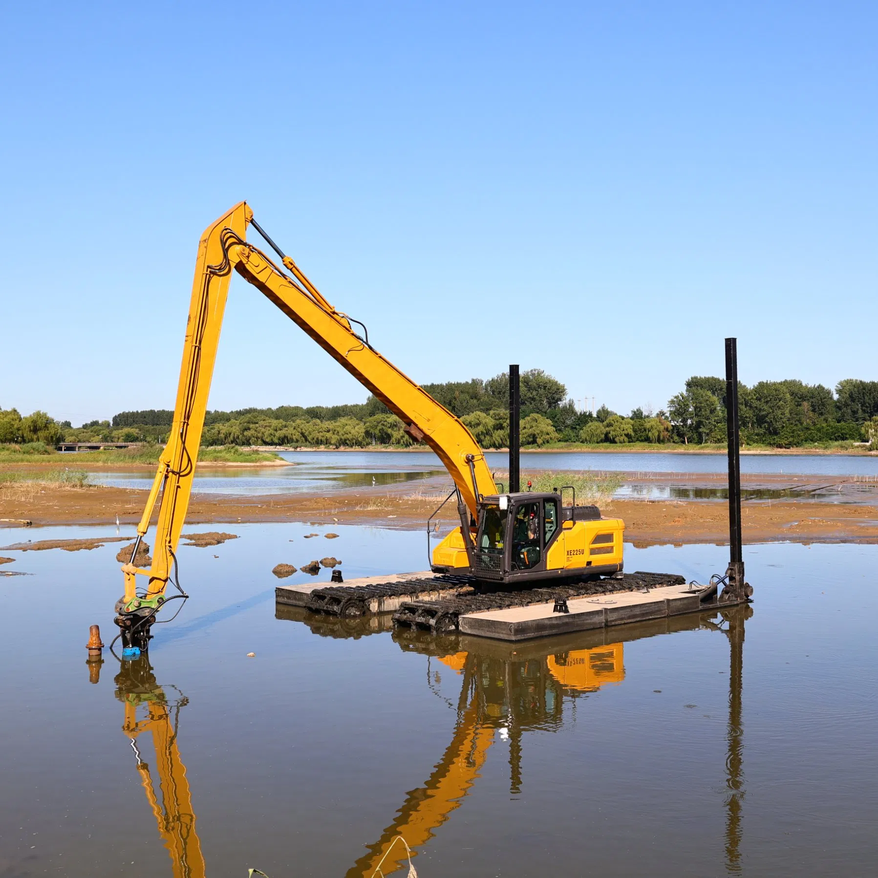 Wetland River Pond Dredging Mini or Large Swamp Buggy Marsh Floating Excavator Amphibious Excavator with Undercarriage Floating Pontoon and Long Reach Boom