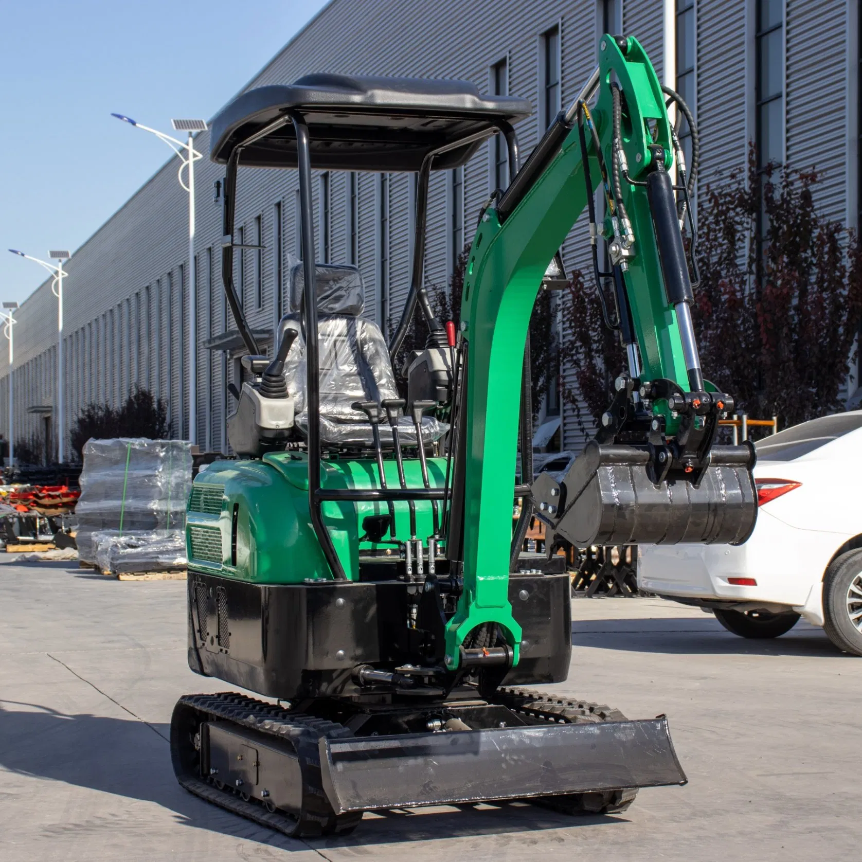 Cheap Price 2 Ton Mini Excavator with Retractable Track /Boom Swing &amp; Canopy