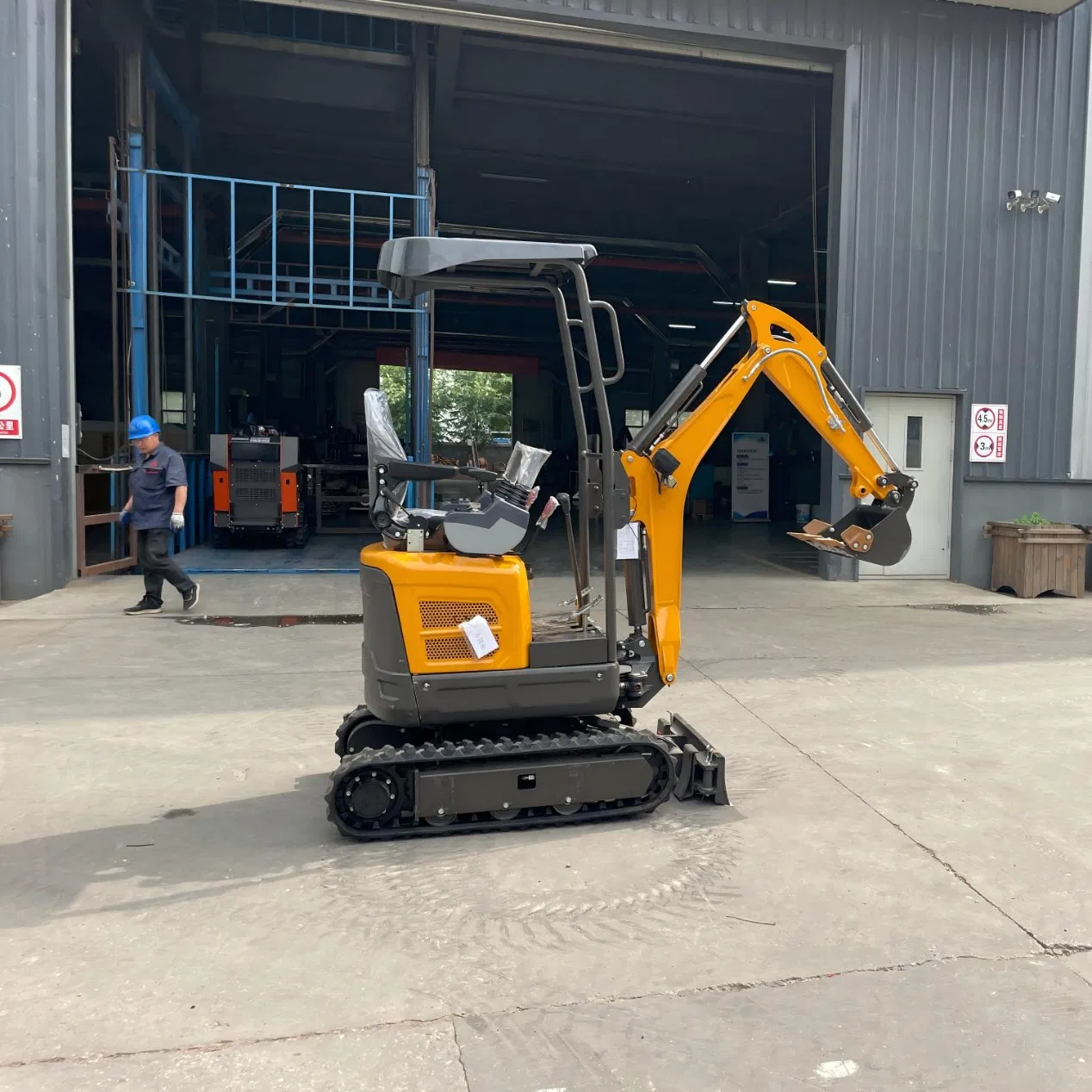 0.8/1.0/1.2/1.5/2/2.8/3/3.5/4 Ton Small Size Compact Hydraulic Mini Excavator with Auger Attachment Bucket for Construction Agricultural Garden Home Use