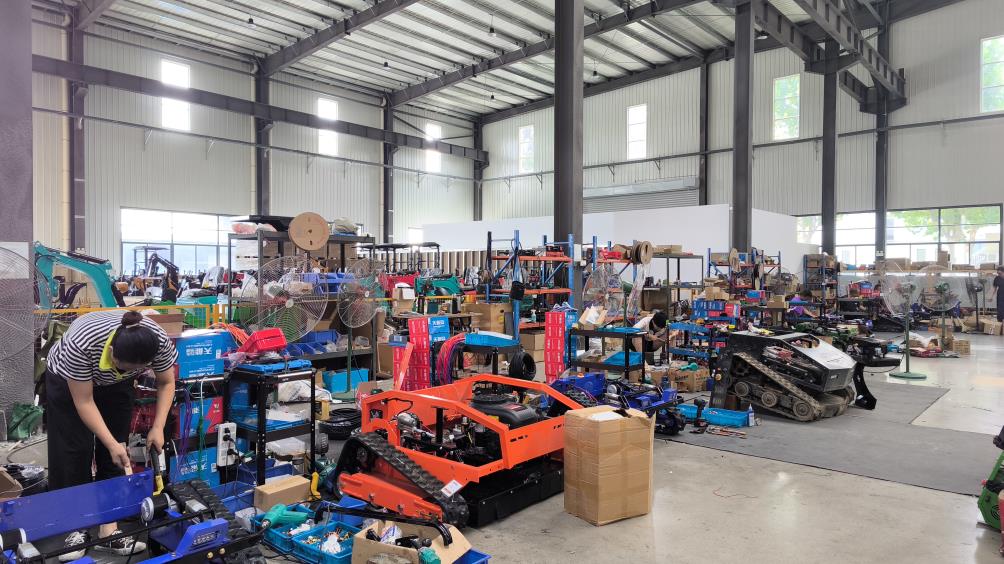 BTEra Medium Hydraulic Excavator - Assembly Line Production