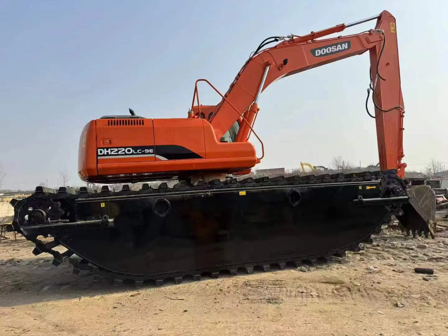 Best Price Doosan Dh220 Long Reach Land and Water Excavator with Floating Tank Pontoon Tracks Mini River