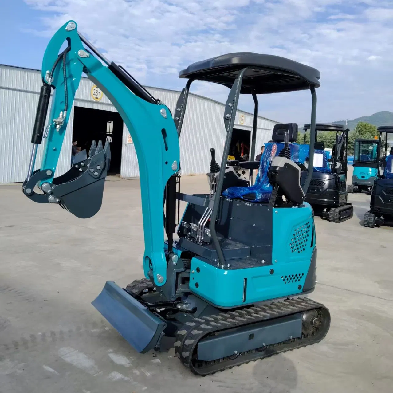 ODM/OEM 1.8ton 2ton 2.5ton Approved Rubber Tracks Extendable Arm Compact Hydraulic Small/Mini Excavator for Tight Spaces Landscaping with EPA