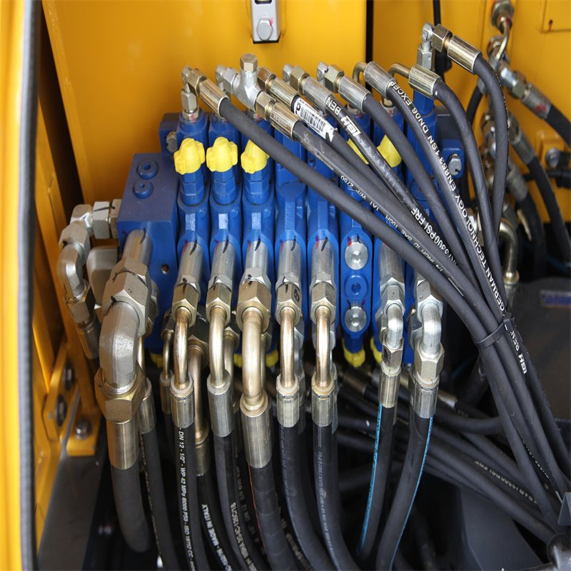 High Quality Free Shipping Mini Diggers Hydraulic Excavator 6 Ton Small Crawler Excavator with Thumb Bucket for Sale