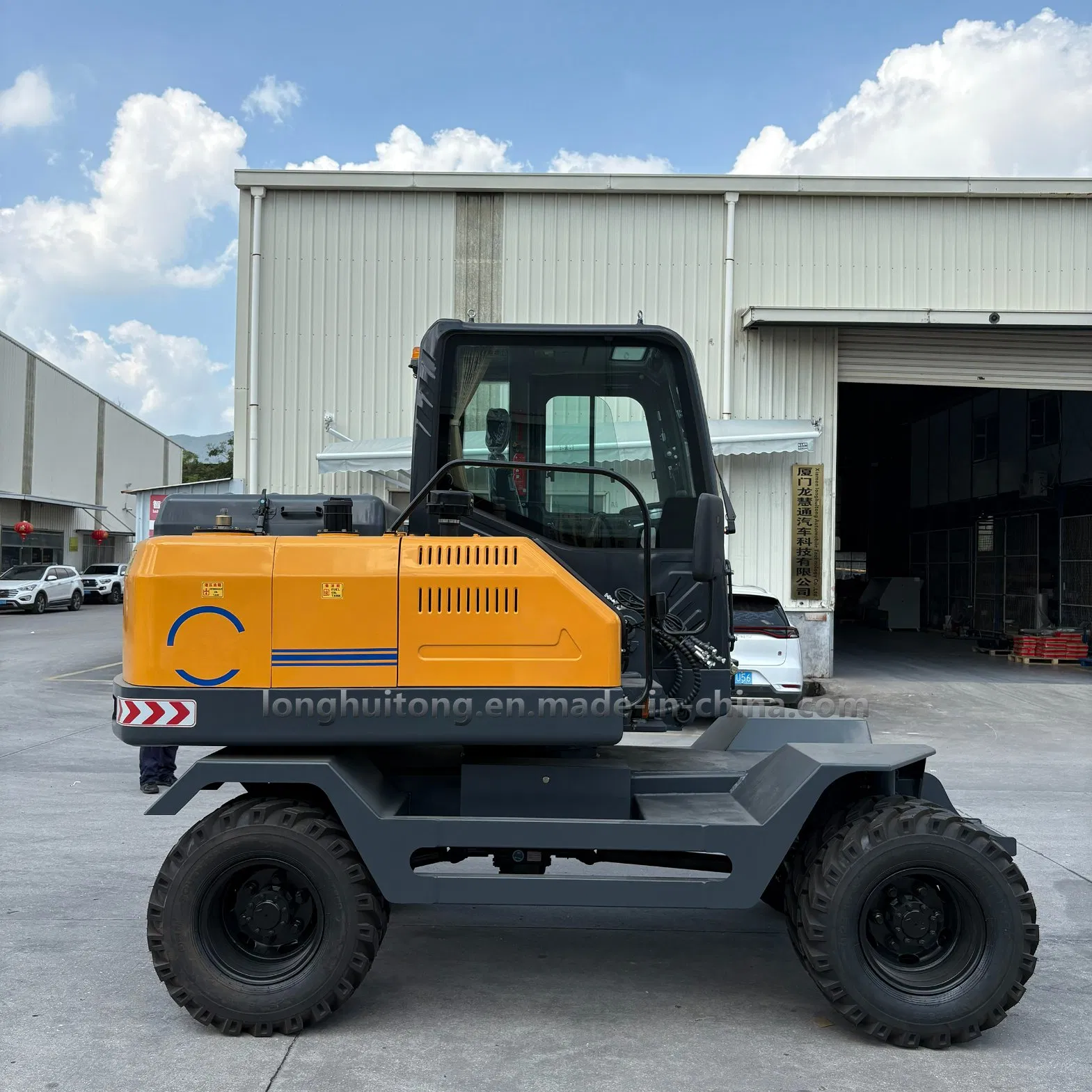 Mini Wheeled Excavator with 1 Seat and 32km/H Speed