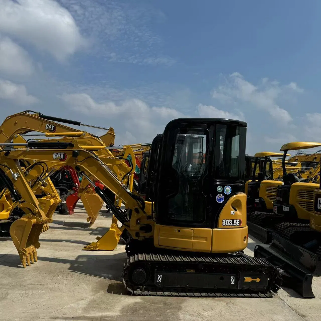 Factory Price Mini Used Cat 303.5e Excavator Cat 303.5 Mini Excavators Second Hand Machine Cat303.5 303.5 303 304 305 Zero Tail Digger with Side Swing Boom