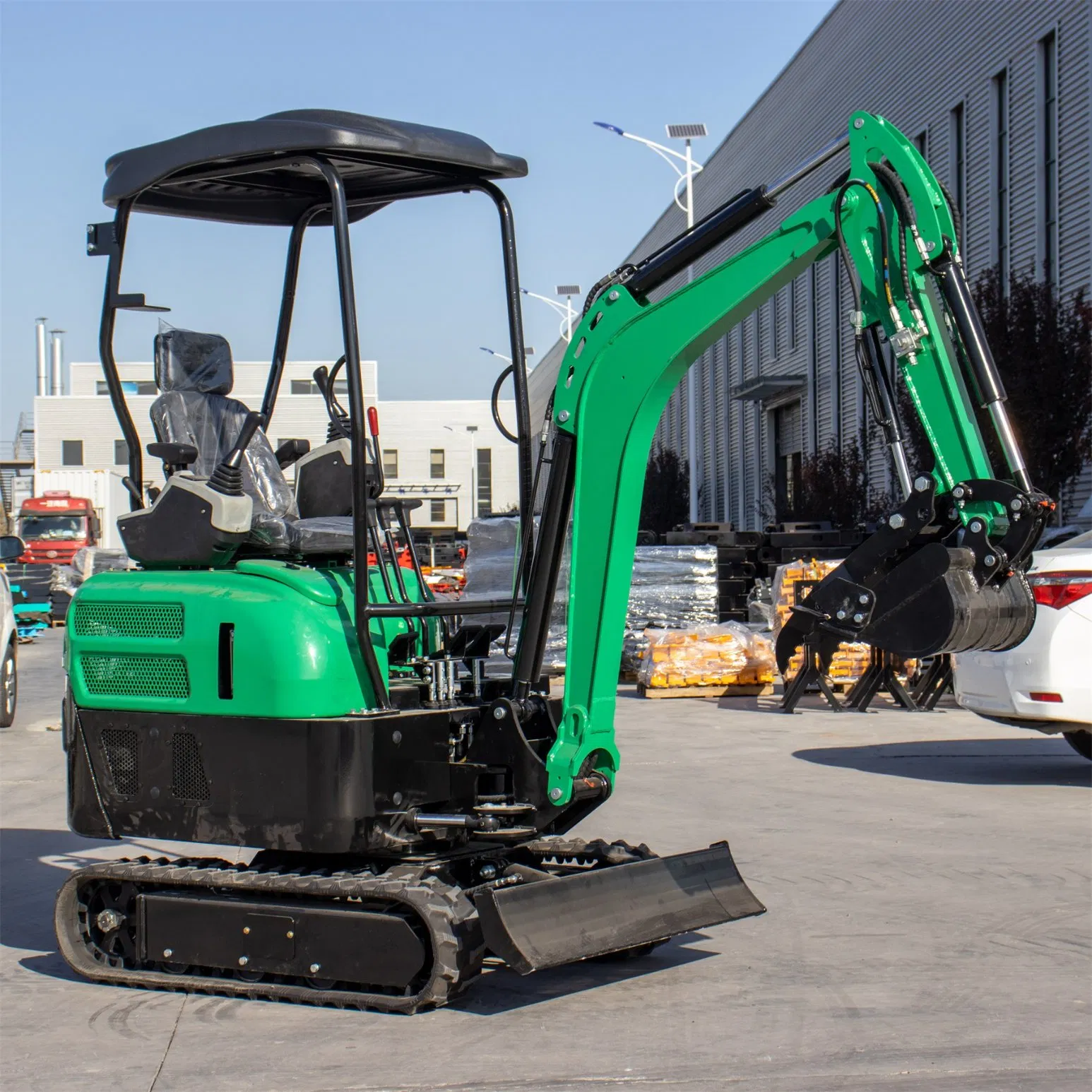 Cheap Price 2 Ton Mini Excavator with Retractable Track /Boom Swing &amp; Canopy