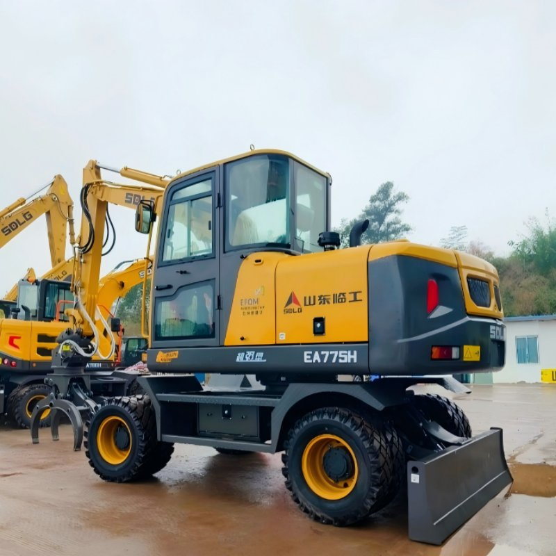 Used Ea775h Small Mini Wheeled Excavator and Mini Digger with 30km/H Speed 33kN Digging Force for Construction Site