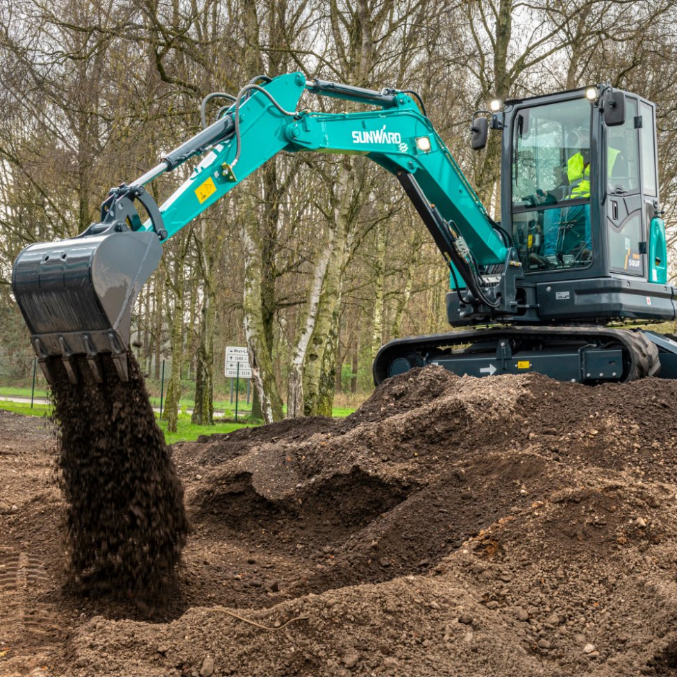 Compact Mini Excavator Swe50UF 5 Ton Zero-Tail Swing Constrained Space D1803-T Engine Bucket Capacity of 0.14 M3 Comfortable Seat 7-Inch Color Touchscreen