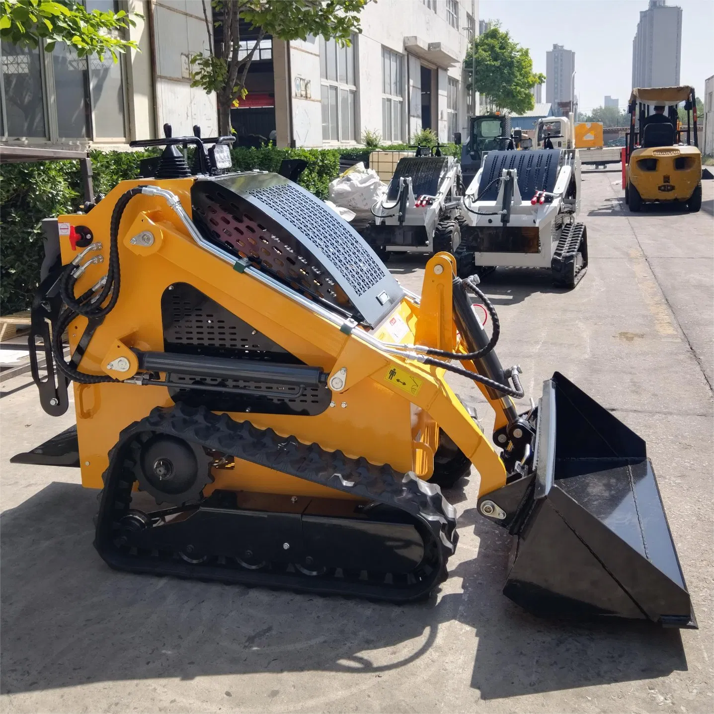Chinese Best Rated Operating Capacity 200kg Compact Crawler Multifunctional Mini-Tractor Tracked Mini Skid Steer Loader for Sale