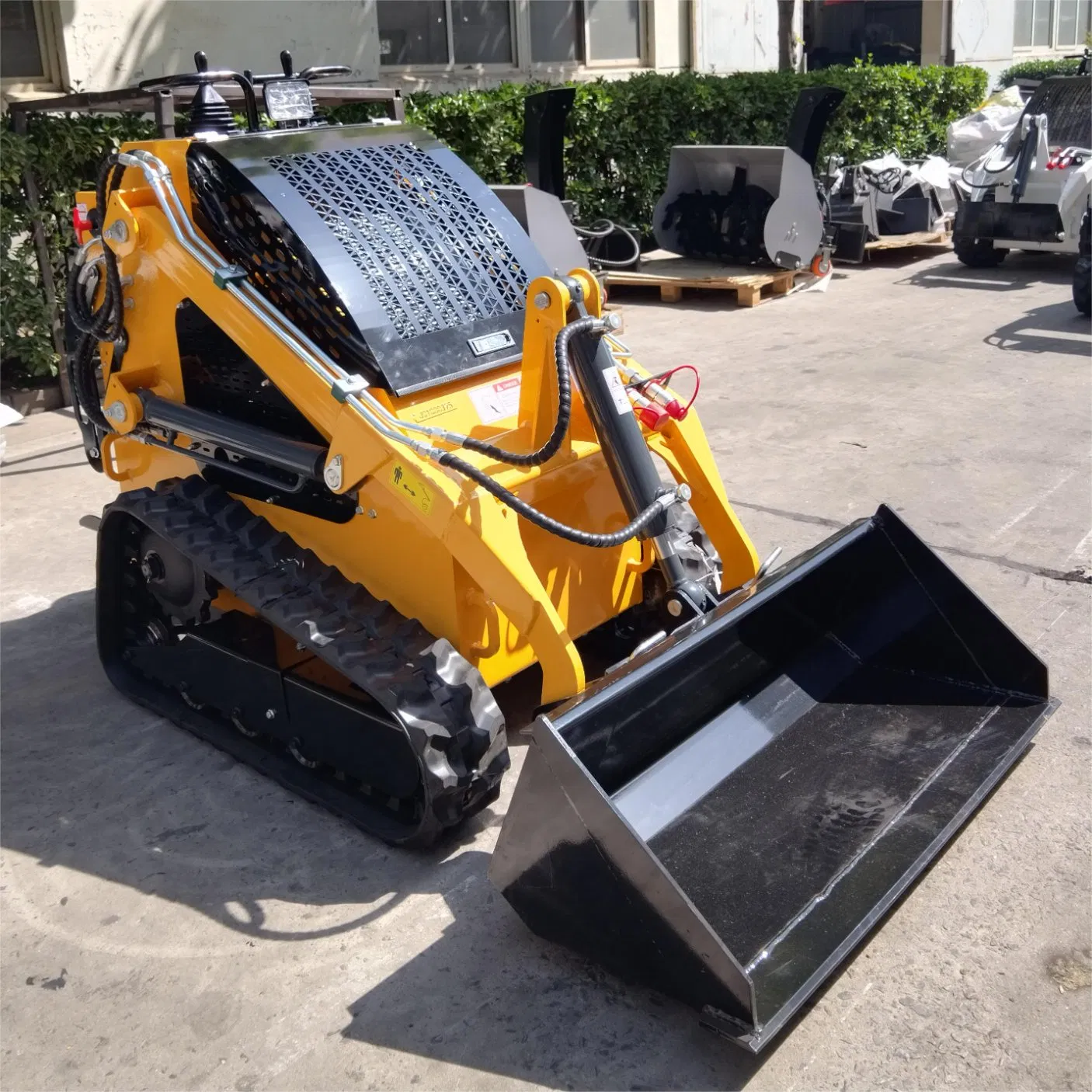 Chinese Best Rated Operating Capacity 200kg Compact Crawler Multifunctional Mini-Tractor Tracked Mini Skid Steer Loader for Sale