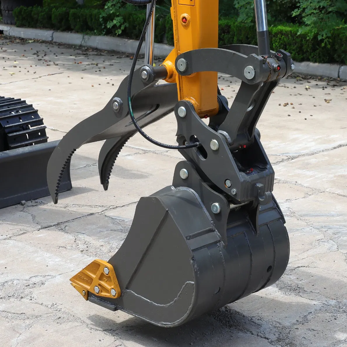 Wolf We35 3.5ton Mini Excavator with Hydraulic Thumb Bucket