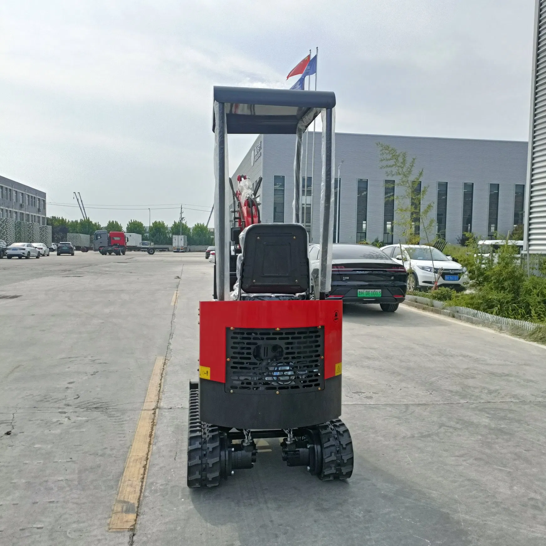 New Micro Hydraulic Excavator Mini Digging Machine with Thumb Bucket