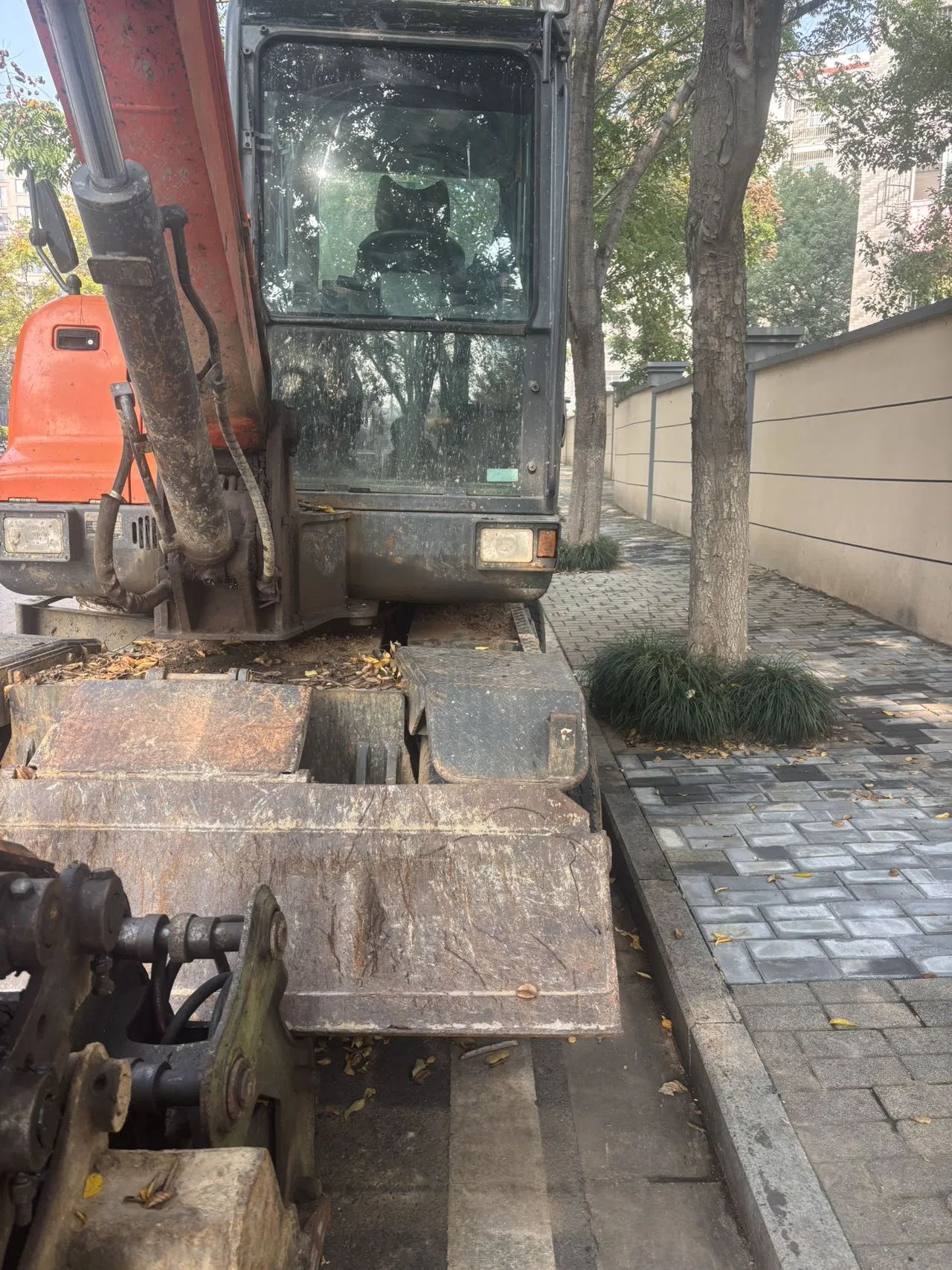 Lower Price Used Doosan 60W Dx60W Mini Wheeled Excavator 6 Ton Amphibious Doosan Wheel Excavator for Sale