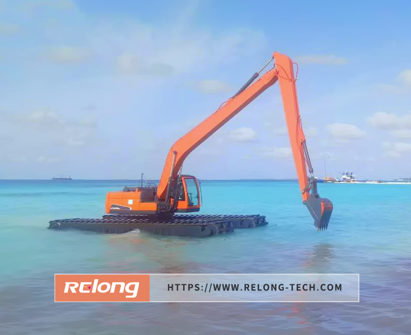 Wetland River Pond Dredging Mini or Large Swamp Buggy Marsh Floating Excavator Amphibious Excavator with Undercarriage Floating Pontoon and Long Reach Boom
