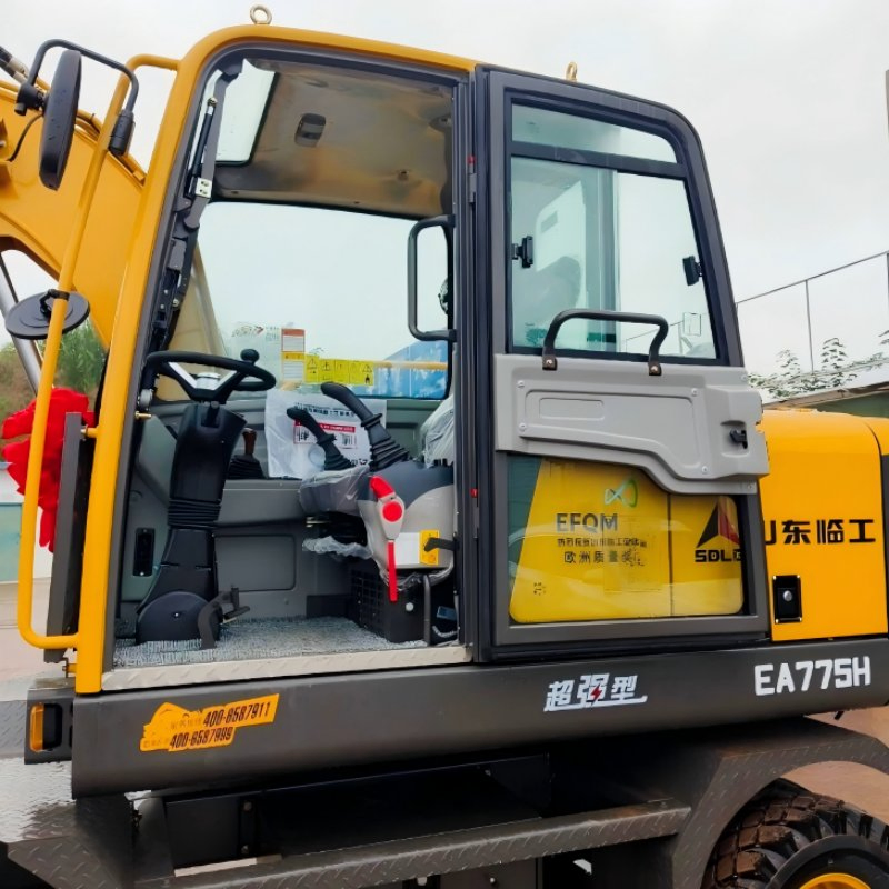 Used Ea775h Small Mini Wheeled Excavator and Mini Digger with 30km/H Speed 33kN Digging Force for Construction Site