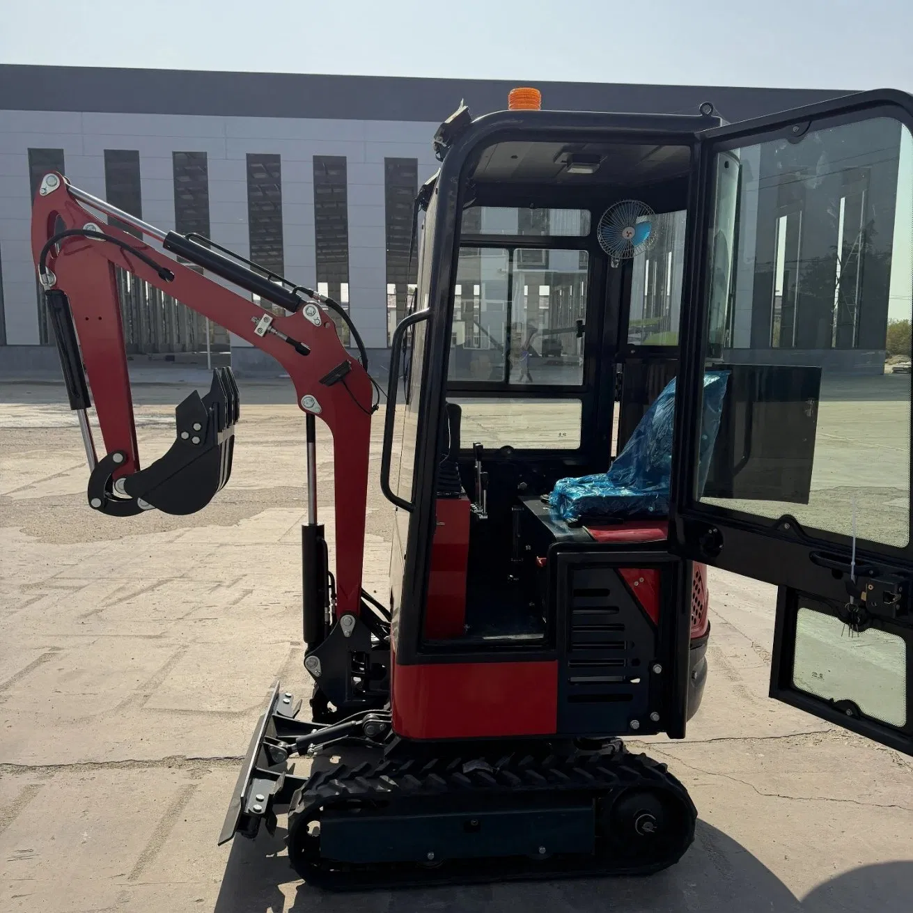 Factory Price Mini Excavator Crawler Type Versatile Hydraulic Compact Excavator with 2200mm Length 814kg Weight Easy Operation and Maintenance