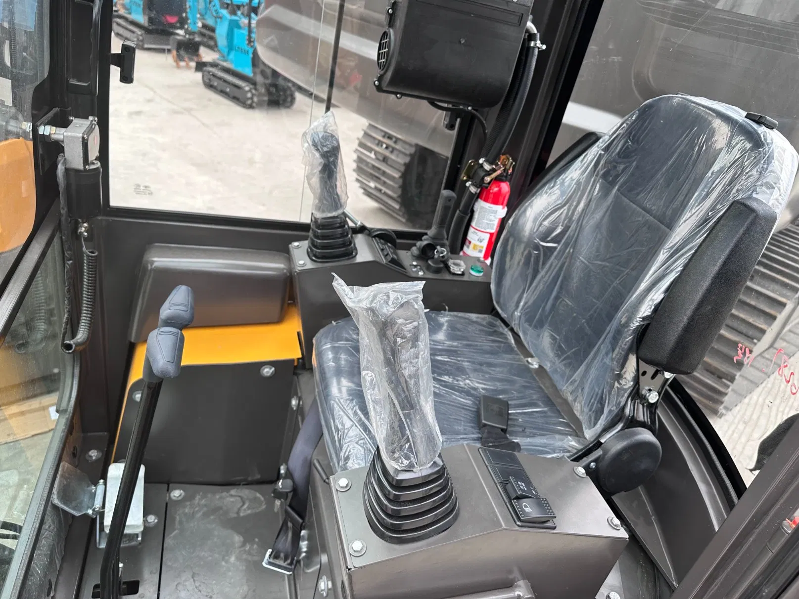 Mini Digger CE/EPA Compact Mini Excavators 1.5 Ton with Hydraulic Thumb Hammer and Bucket