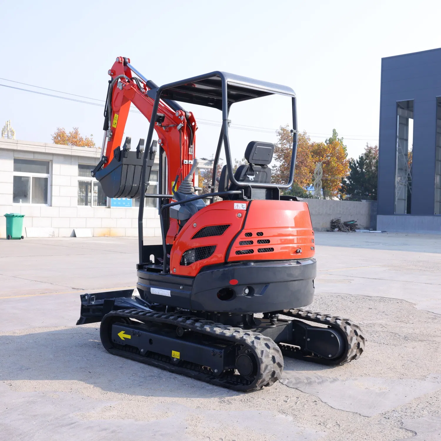 Wholesale Mini/Small/Compact Diesel Excavator with Rubber Tracks and Blade for Grading and Leveling Work