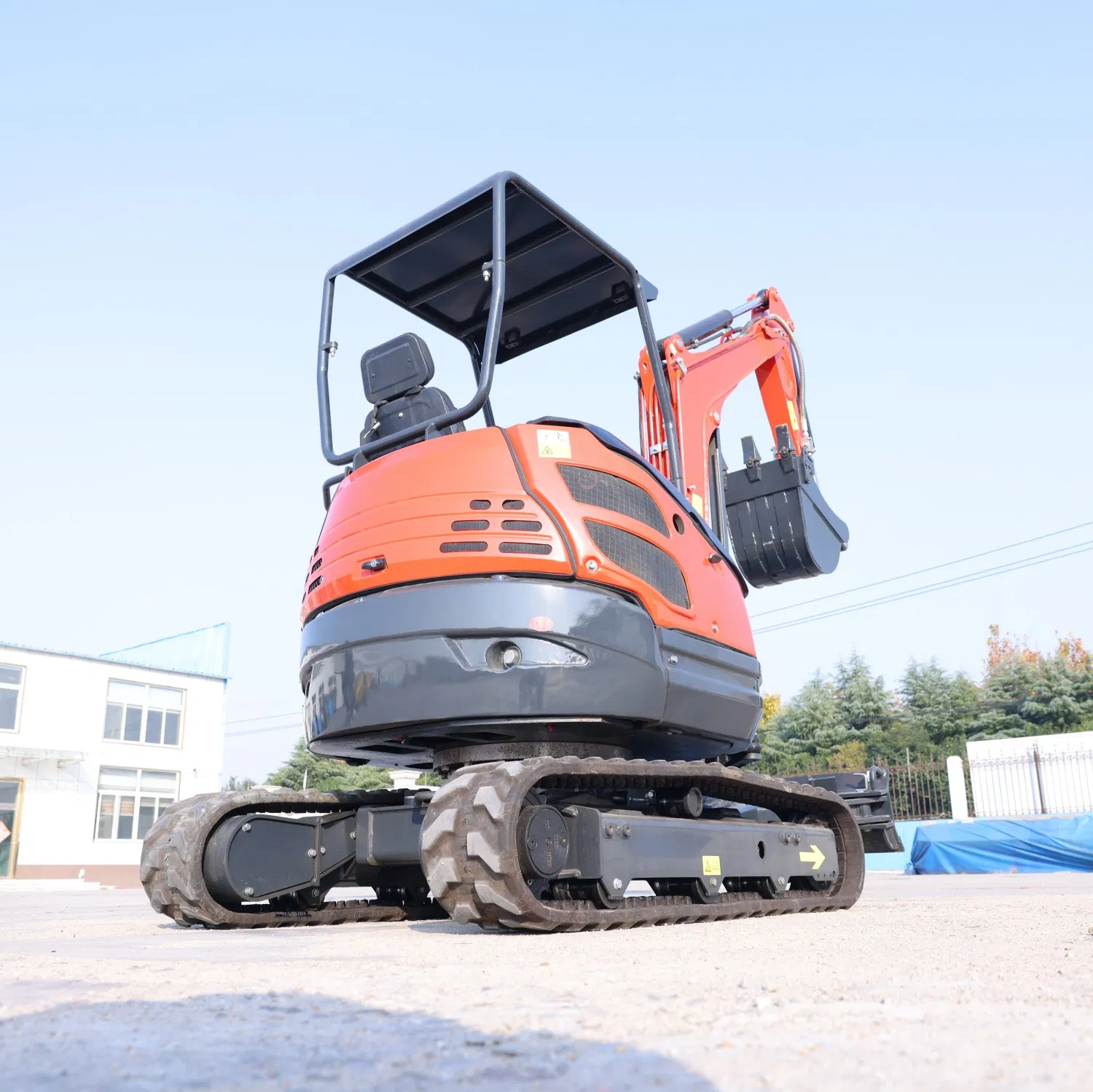 Wholesale Mini/Small/Compact Diesel Excavator with Rubber Tracks and Blade for Grading and Leveling Work