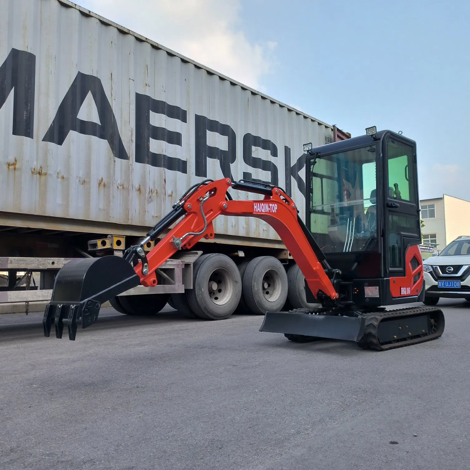 China Factory Selling (HQ16) with CE, Closed Cabin Nouman Mini Excavator