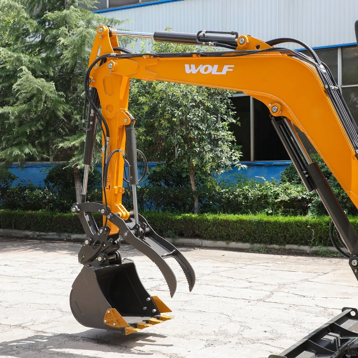 Wolf We35 3.5ton Mini Excavator with Hydraulic Thumb Bucket