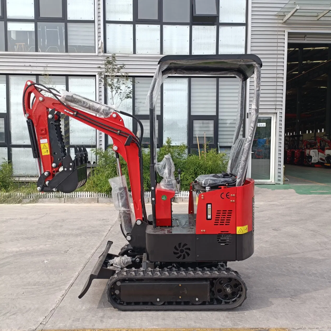 New Micro Hydraulic Excavator Mini Digging Machine with Thumb Bucket
