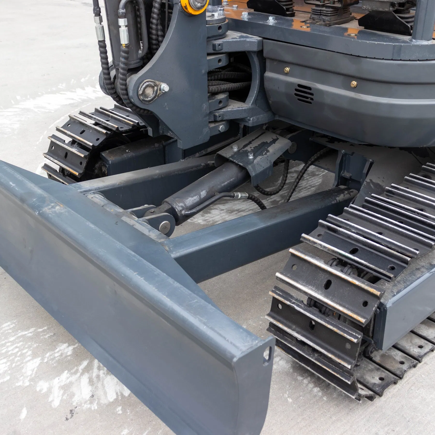 Retractable Track Ep a/Euro 5 Certified2.5ton Customized Engine Tailless Mini Excavator