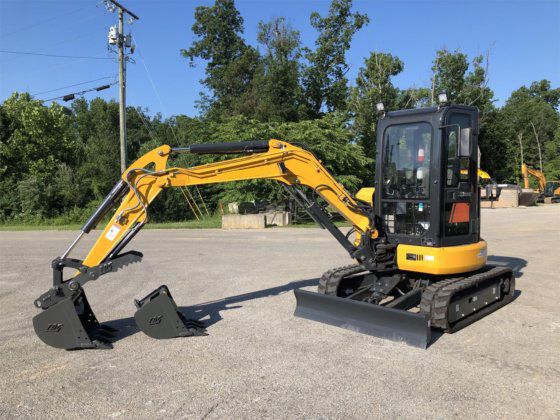 Mini Digger Hydraulic Excavator 9035e 3.5 Ton Compact Tracked Excavator Mini Garden Crawler Excavator with Auger Attachment Best Price for Sale