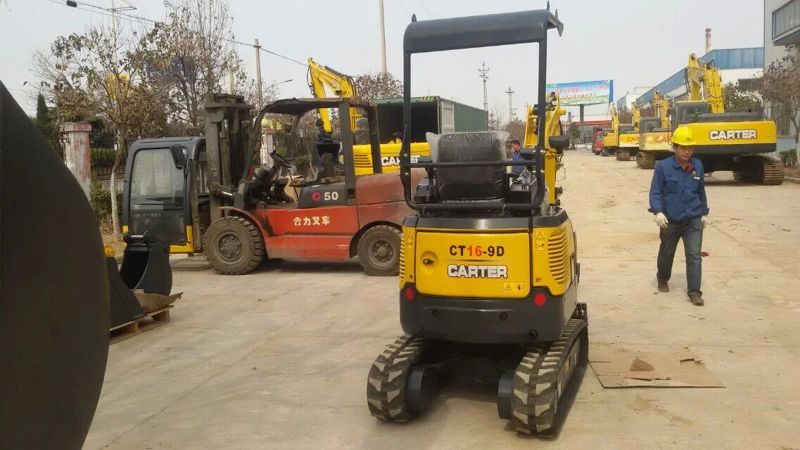 Versatile Mini Excavator with Retractable Chassis and Rubber Tracks