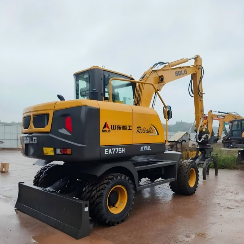 Used Ea775h Small Mini Wheeled Excavator and Mini Digger with 30km/H Speed 33kN Digging Force for Construction Site