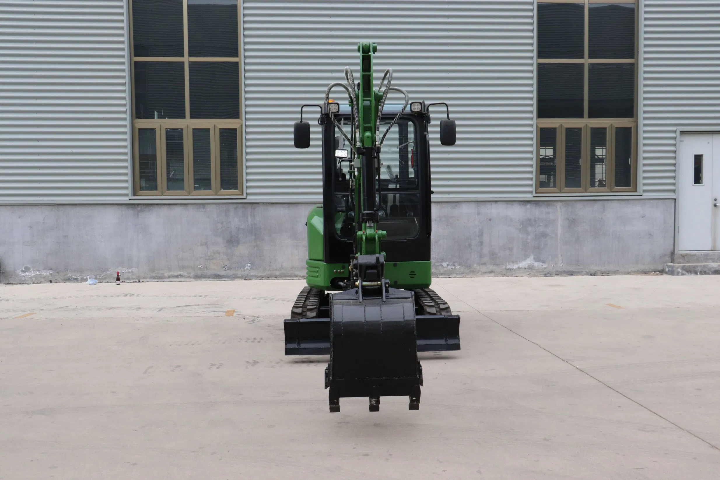 Compact 3 Ton Mini Crawler Excavator - Retractable Tracks for Narrow Spaces, Zero Tail Swing