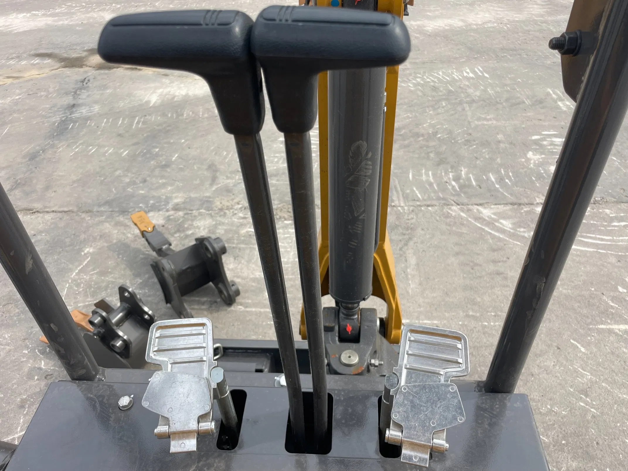 0.8/1.0/1.2/1.5/2/2.8/3/3.5/4 Ton Small Size Compact Hydraulic Mini Excavator with Auger Attachment Bucket for Construction Agricultural Garden Home Use