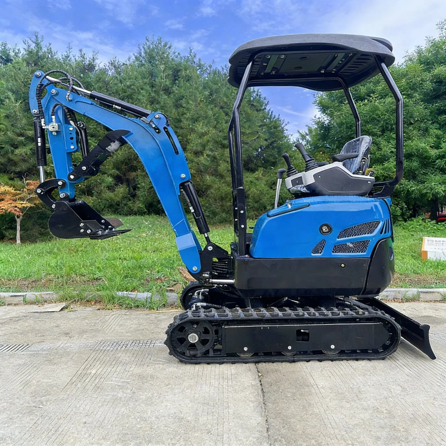 0.8t Small Mini Excavator with Rubber Track for Garden and Home Use