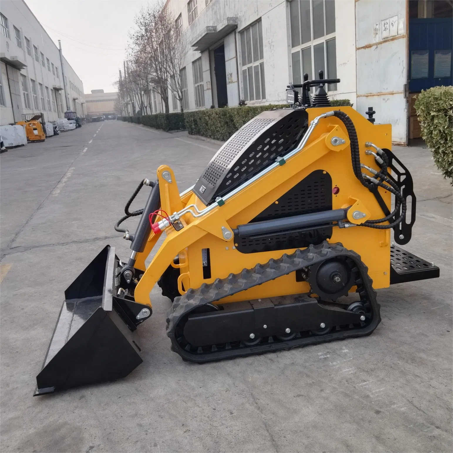 Chinese Best Rated Operating Capacity 200kg Compact Crawler Multifunctional Mini-Tractor Tracked Mini Skid Steer Loader for Sale