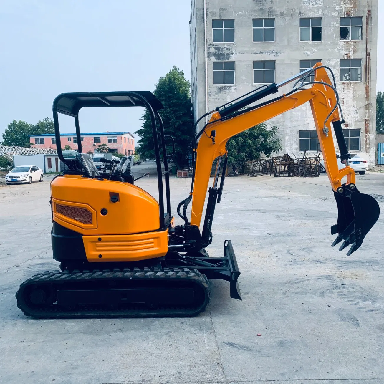 Hx26 Hixen Miniature Backhoe Excavator Mini Hydraulic Crawler Small Size Construction Micro Excavator Cheap Price Zero Tail Swing New Model for Sale