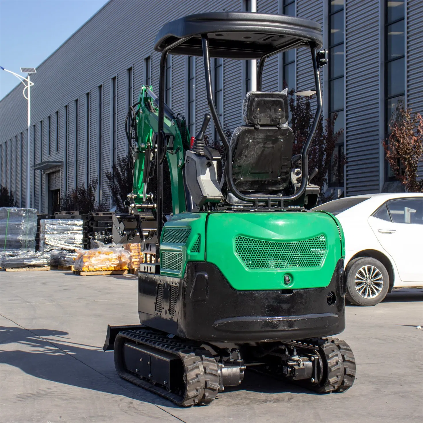 Cheap Price 2 Ton Mini Excavator with Retractable Track /Boom Swing &amp; Canopy