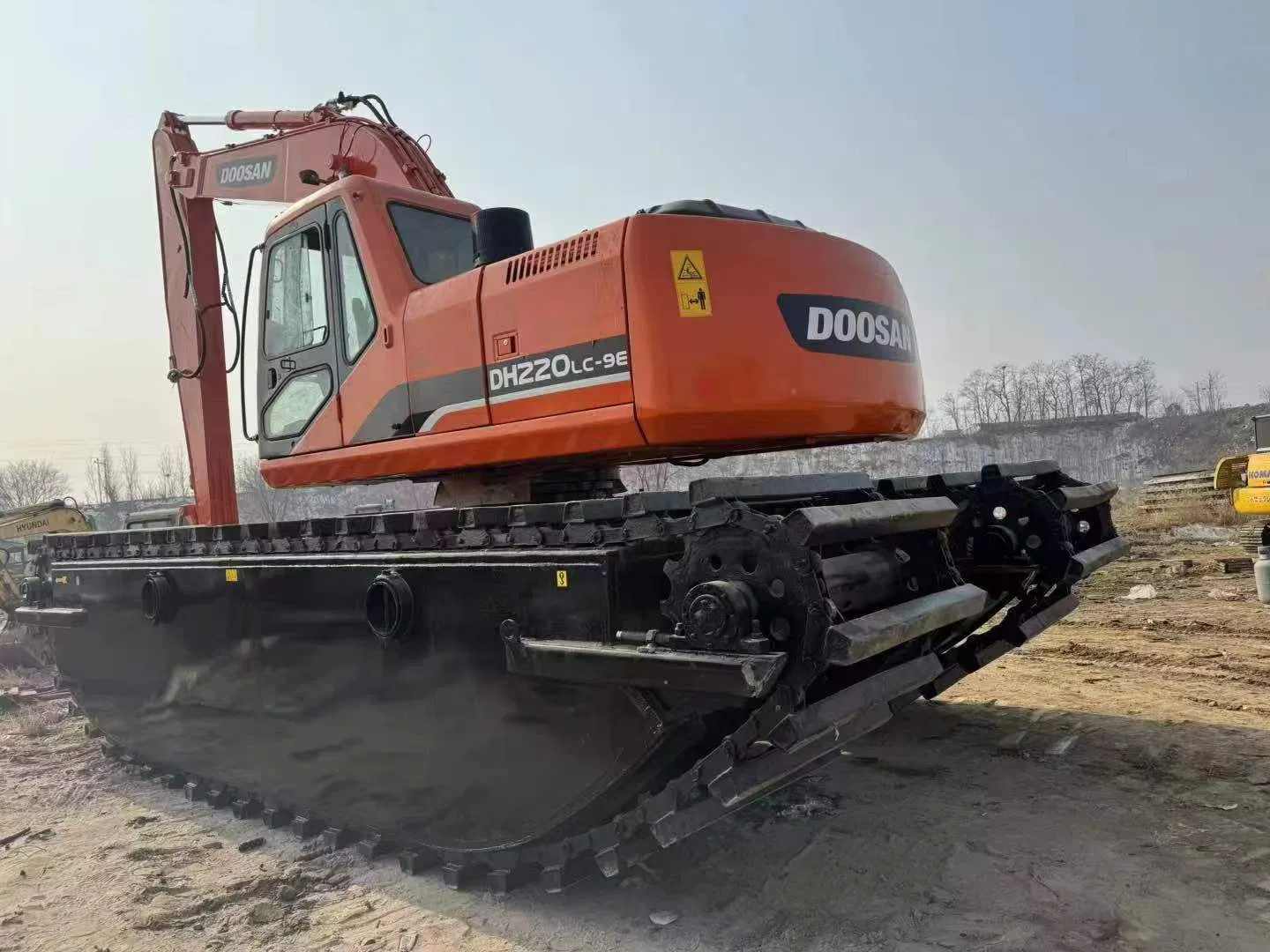 Best Price Doosan Dh220 Long Reach Land and Water Excavator with Floating Tank Pontoon Tracks Mini River