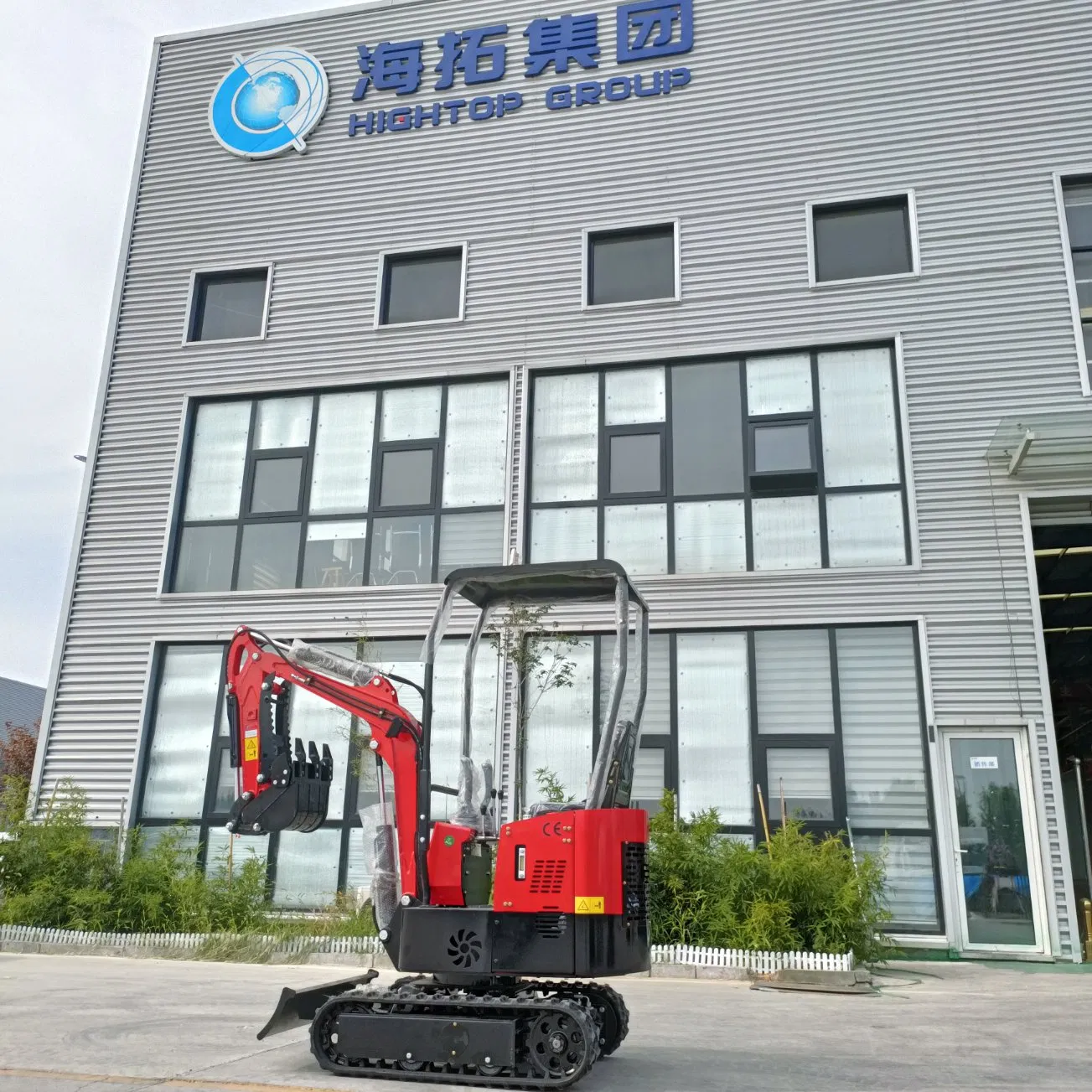 New Micro Hydraulic Excavator Mini Digging Machine with Thumb Bucket