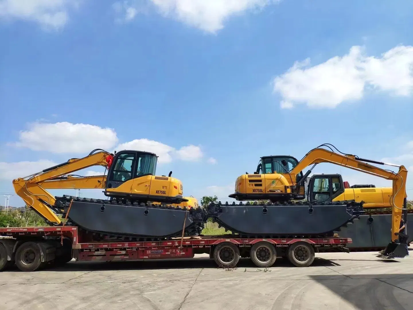 10.6 Ton Small Dredging Digger Xe75SL Amphibious Excavator for River Channel Construction
